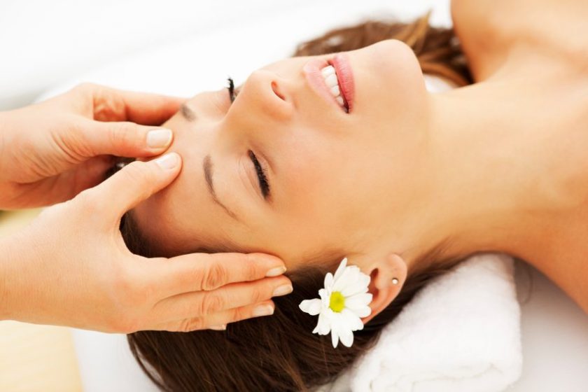 Bật mí top 5 cách chăm sóc tóc tại nhà đơn giản nhất