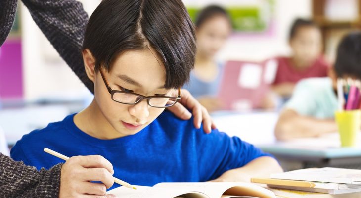 thuốc nhỏ mắt cho người cận th